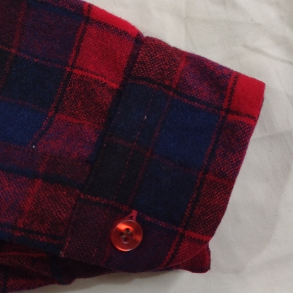 Vintage Pendleton button wool shirt. - Picture 6 of 12